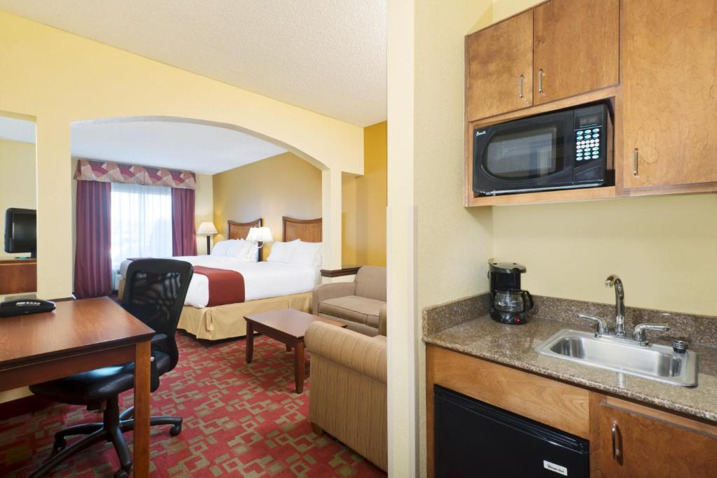 Holiday Inn Express Suites Little Rock West an IHG Hotel Main image 1